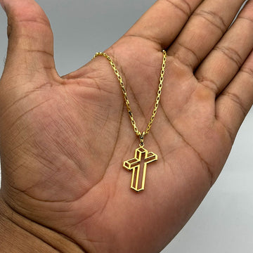 CORRENTE TIJOLINHO 1,5MM - 70CM + PINGENTE CRUZ 3D (BANHADO A OURO 18K)