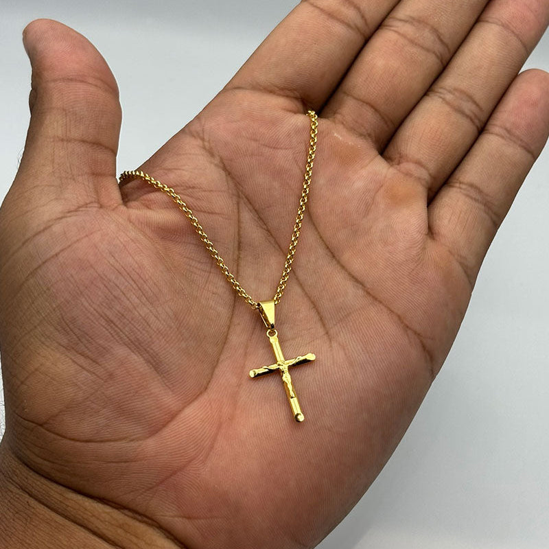 CORRENTE ELO PORTUGUÊS 2MM - 70CM + PINGENTE CRUZ PONTEADA COM CRISTO (BANHADO A OURO 18K)