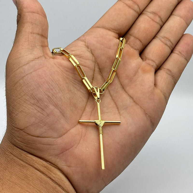 CORRENTE TIJOLINHO 5MM (FECHO GAVETA) + PINGENTE CRUZ ENROLADA GRANDE - BANHADO A OURO 18K