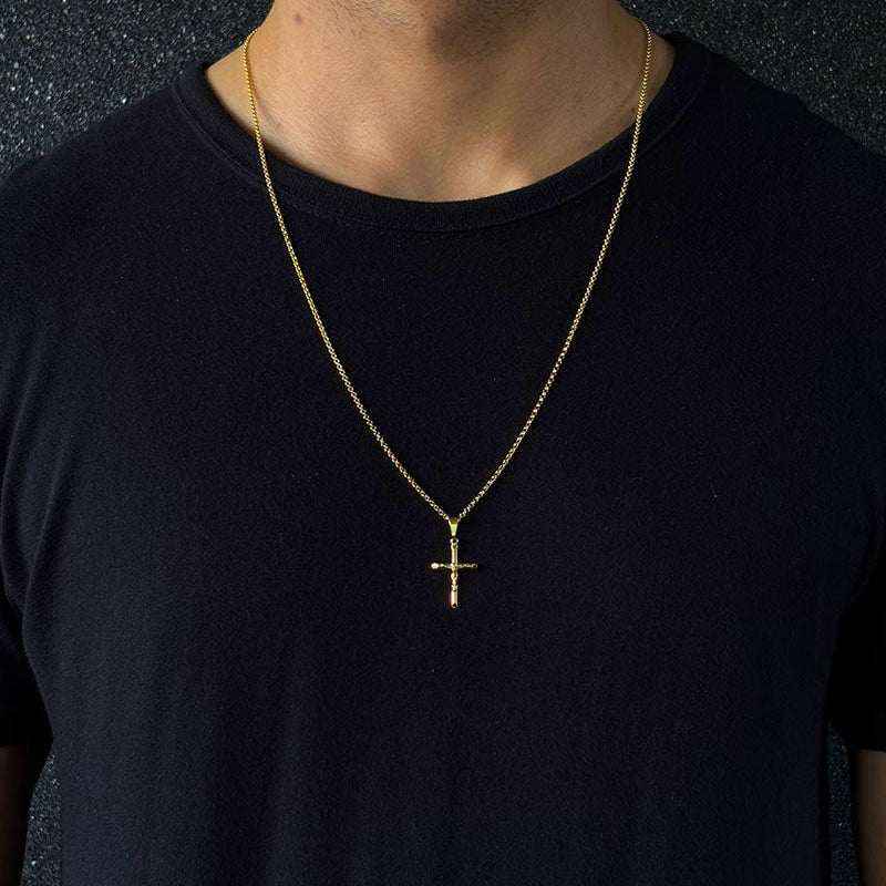 CORRENTE ELO PORTUGUÊS 2MM - 70CM + PINGENTE CRUZ PONTEADA COM CRISTO (BANHADO A OURO 18K)