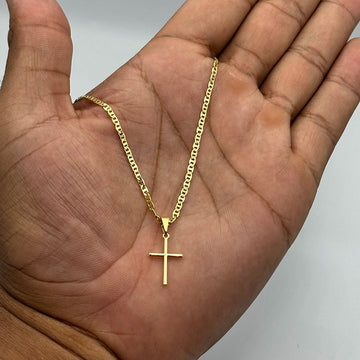 CORRENTE PIASTRINE 2MM - 70CM + PINGENTE CRUZ PALITO PEQUENA - 2,5CM (BANHADO A OURO 18K)