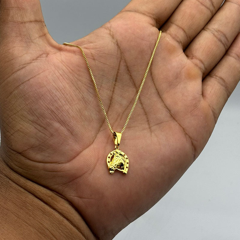 CORRENTE VENEZIANA 1MM - 70CM + PINGENTE FERRADURA PP - 1X1,2CM (BANHADO A OURO 18K)