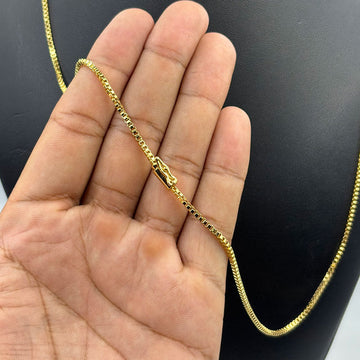 CORRENTE CUBINHO 2MM - 70CM (FECHO BOMBA) - BANHADO A OURO 18K