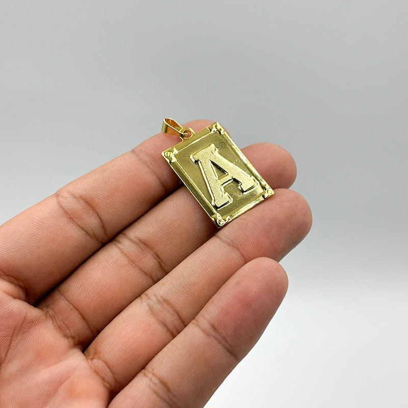 PINGENTE LETRA A NA CHAPA - BANHADO A OURO 18K