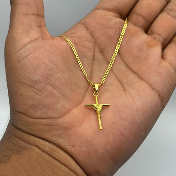 CORRENTE PIASTRINE 2MM - 70CM + PINGENTE CRUZ ENROLADA PEQUENA - BANHADO A OURO 18K