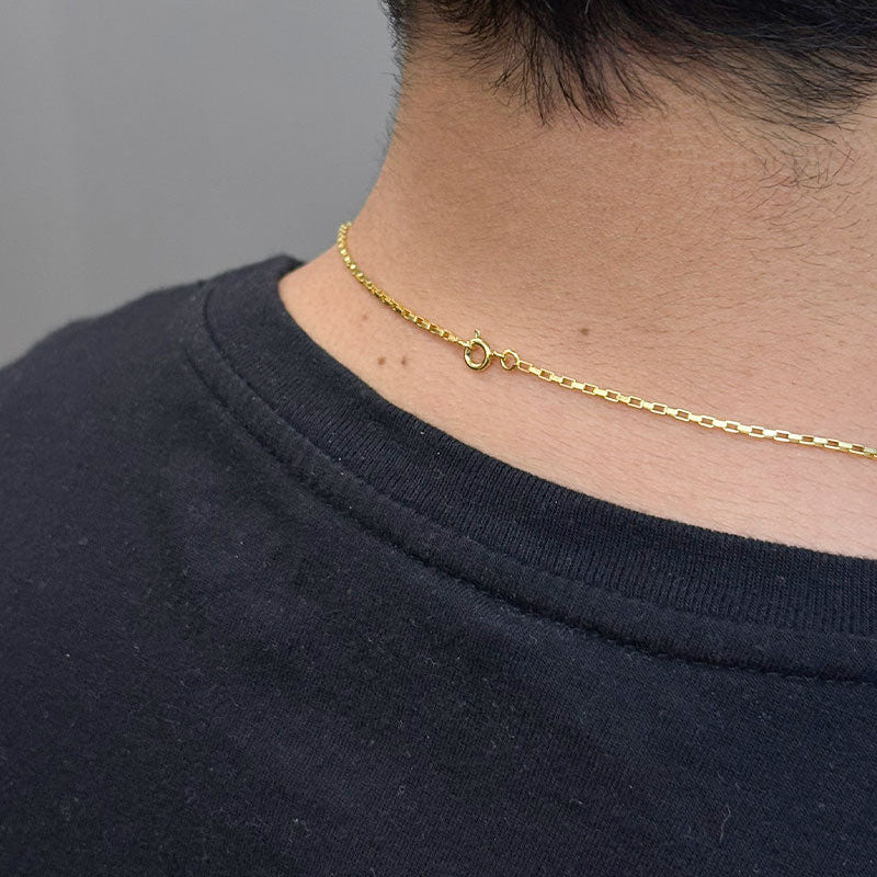 CORRENTE TIJOLINHO 1,5MM - 70CM + PINGENTE CRUZ 3D (BANHADO A OURO 18K)