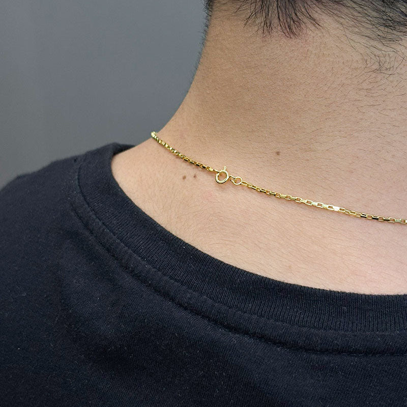 CORRENTE TIJOLINHO 1,5MM - 70CM + PINGENTE FERRADURA PP - 1X1,2CM (BANHADO A OURO 18K)
