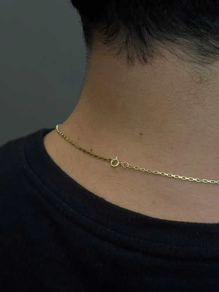 CORRENTE TIJOLINHO 1,5MM - 70CM + PINGENTE FERRADURA PEQUENA - 2x1,1cm - BANHADO A OURO 18K -