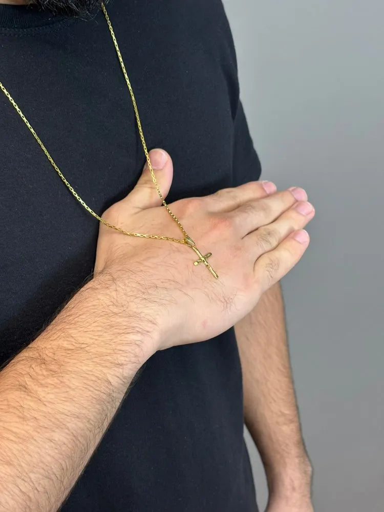 CORRENTE TIJOLINHO 1,5MM - 70CM + PINGENTE FERRADURA PEQUENA - 2x1,1cm - BANHADO A OURO 18K -