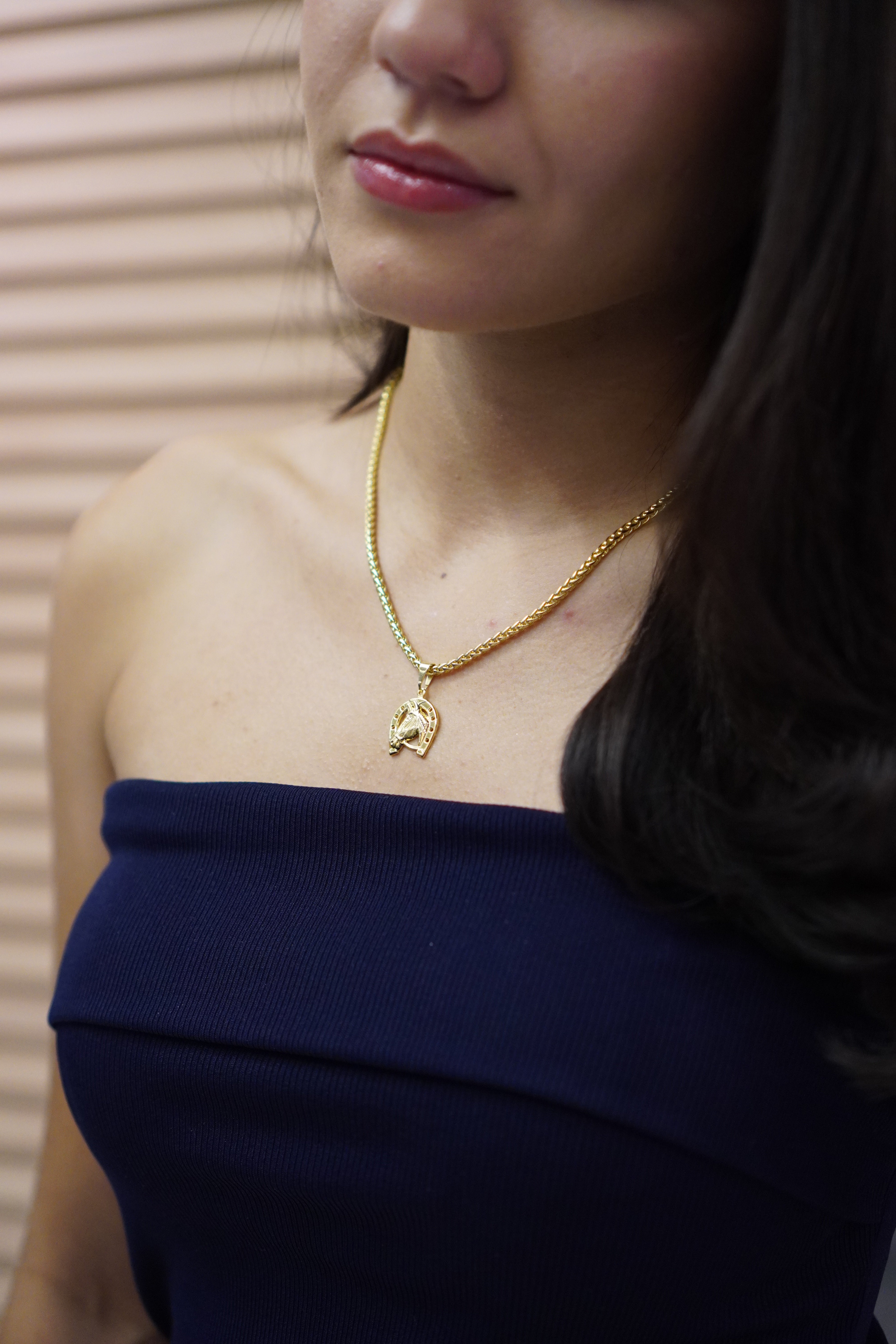 CORRENTE PERUANA 3MM - 45CM (FECHO BOMBA) + PINGENTE FERRADURA M - BANHADO A OURO 18K