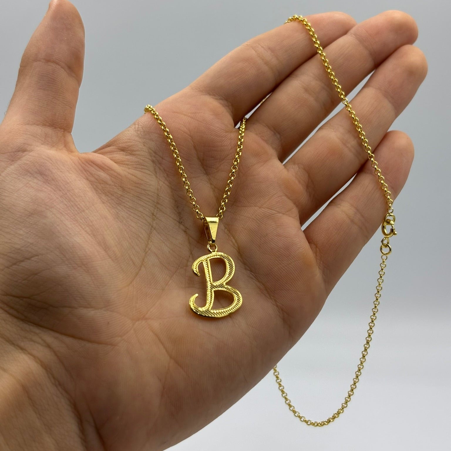 CORRENTE ELO PORTUGUÊS 2MM - 45CM + PINGENTE LETRA B VAZADA - BANHADO A OURO 18K