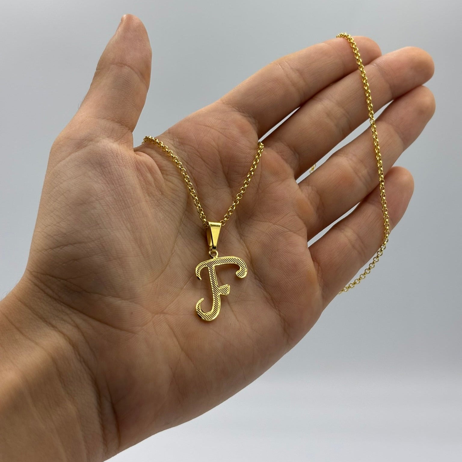 CORRENTE ELO PORTUGUÊS 2MM - 45CM + PINGENTE LETRA F VAZADA - BANHADO A OURO 18K