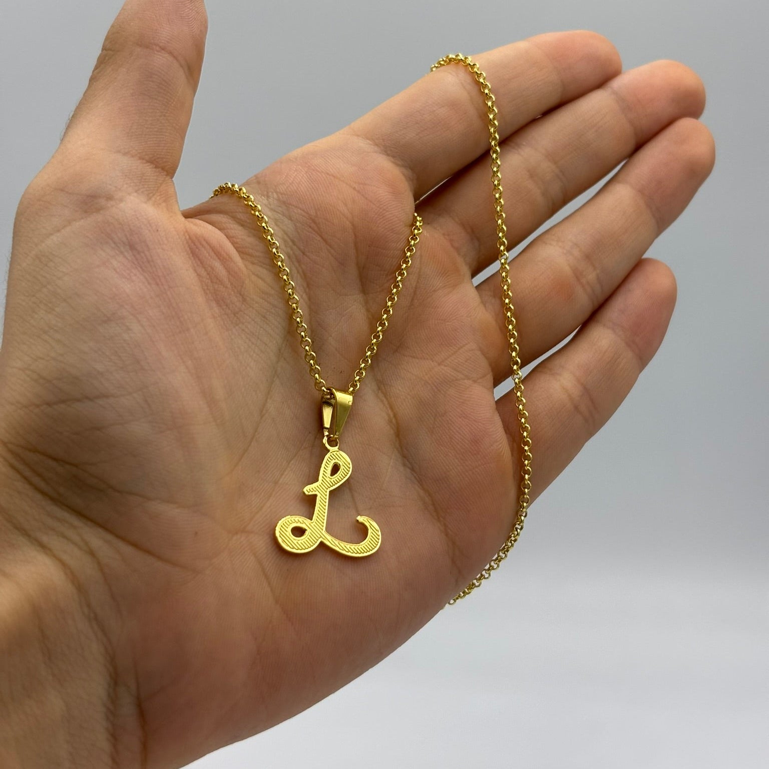 CORRENTE ELO PORTUGUÊS 2MM - 45CM + PINGENTE LETRA L VAZADA - BANHADO A OURO 18K