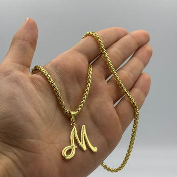 CORRENTE PERUANA 3MM - 45CM (FECHO BOMBA) + PINGENTE LETRA M VAZADA - BANHADO A OURO 18K