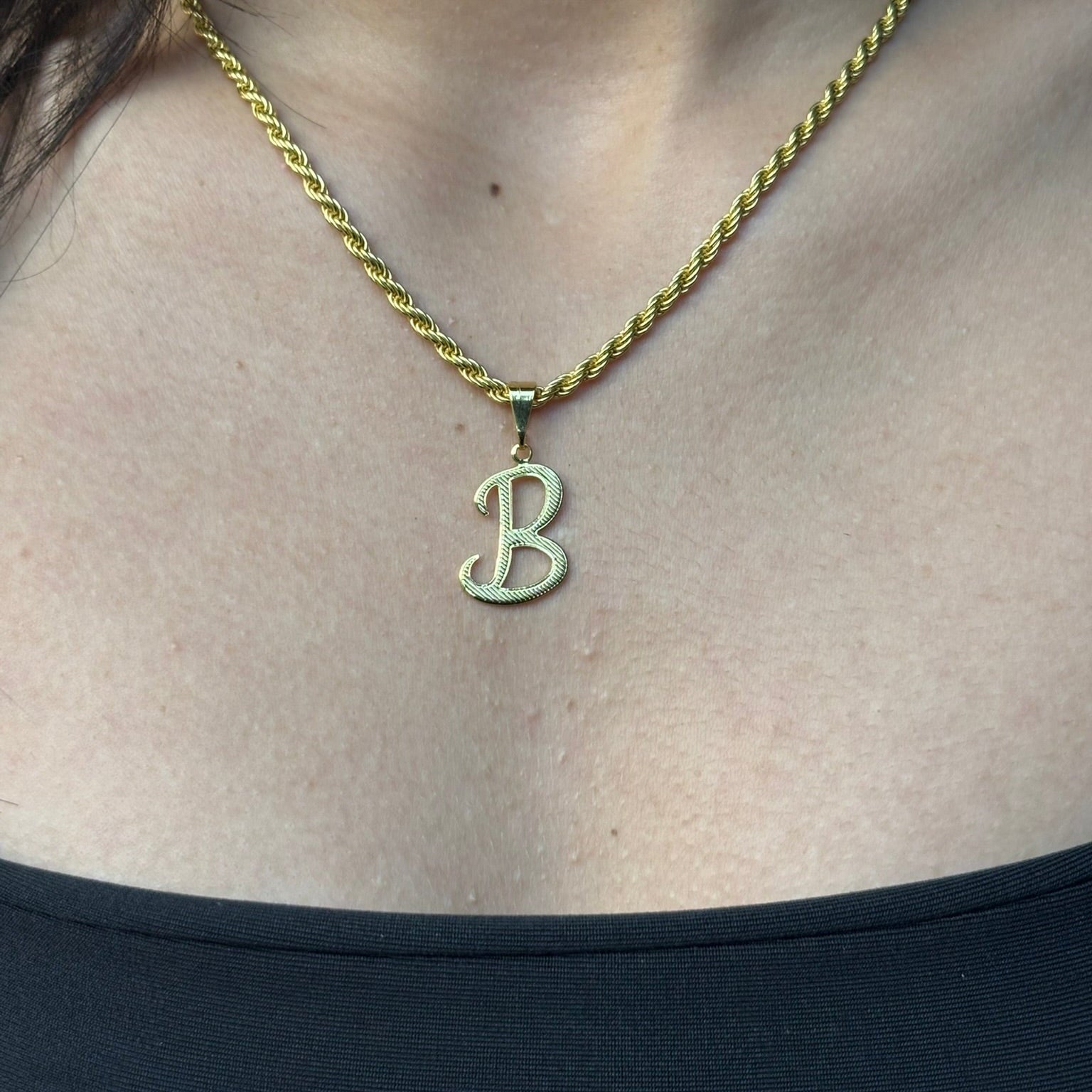 CORRENTE ELO BAIANO 2,5MM - 45CM + PINGENTE LETRA B VAZADA - BANHADO A OURO 18K