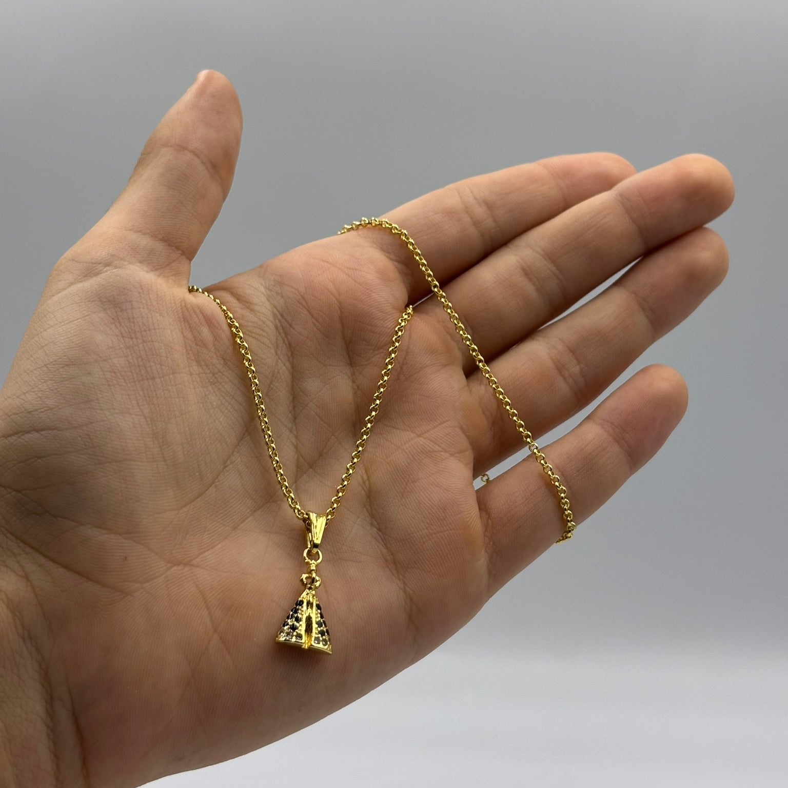 CORRENTE ELO PORTUGUÊS 2MM - 45CM + PINGENTE NOSSA SENHORA CRAVEJADO (BANHADO A OURO 18K)