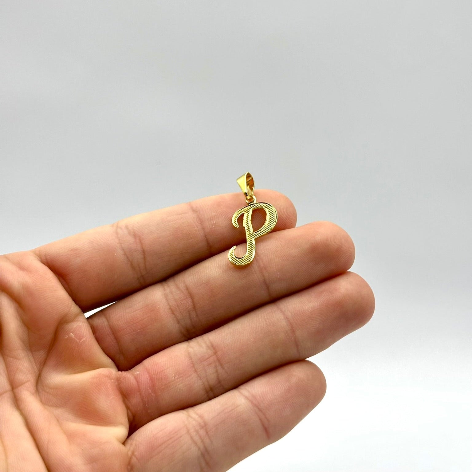 PINGENTE LETRA P VAZADA - BANHADO A OURO 18K