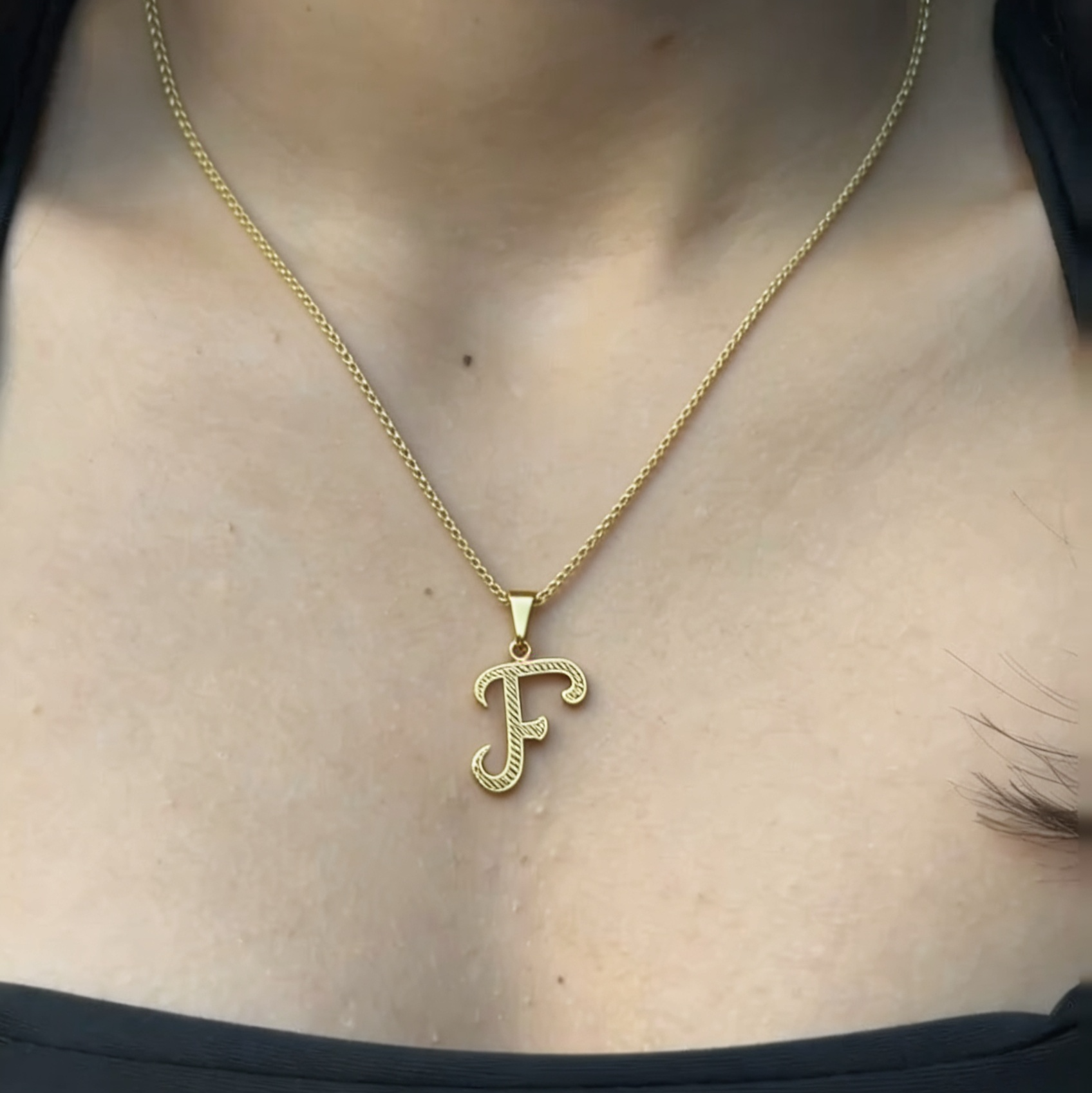CORRENTE ELO PORTUGUÊS 2MM - 45CM + PINGENTE LETRA F VAZADA - BANHADO A OURO 18K