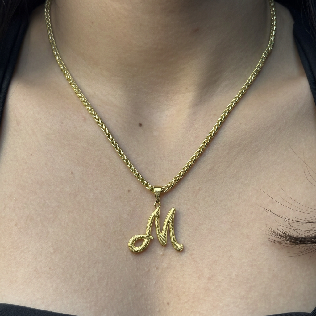 CORRENTE PERUANA 3MM - 45CM (FECHO BOMBA) + PINGENTE LETRA M VAZADA - BANHADO A OURO 18K