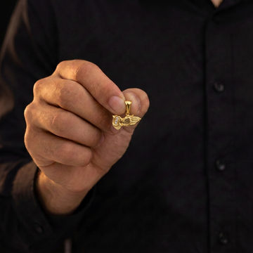 PINGENTE MÃOS DE FÉ CRAVEJADO PEQUENO - BANHADO A OURO 18K