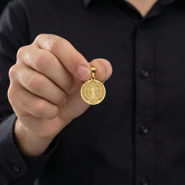 PINGENTE MEDALHA DE SÃO BENTO PEQUENA - BANHADO A OURO 18K