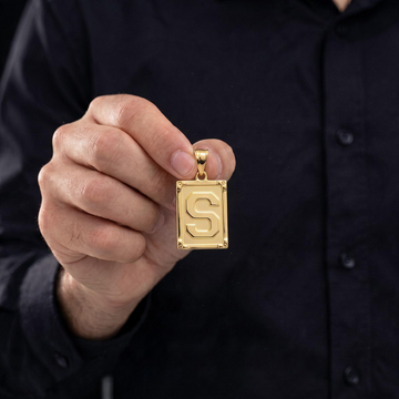 PINGENTE LETRA S NA CHAPA - BANHADO A OURO 18K