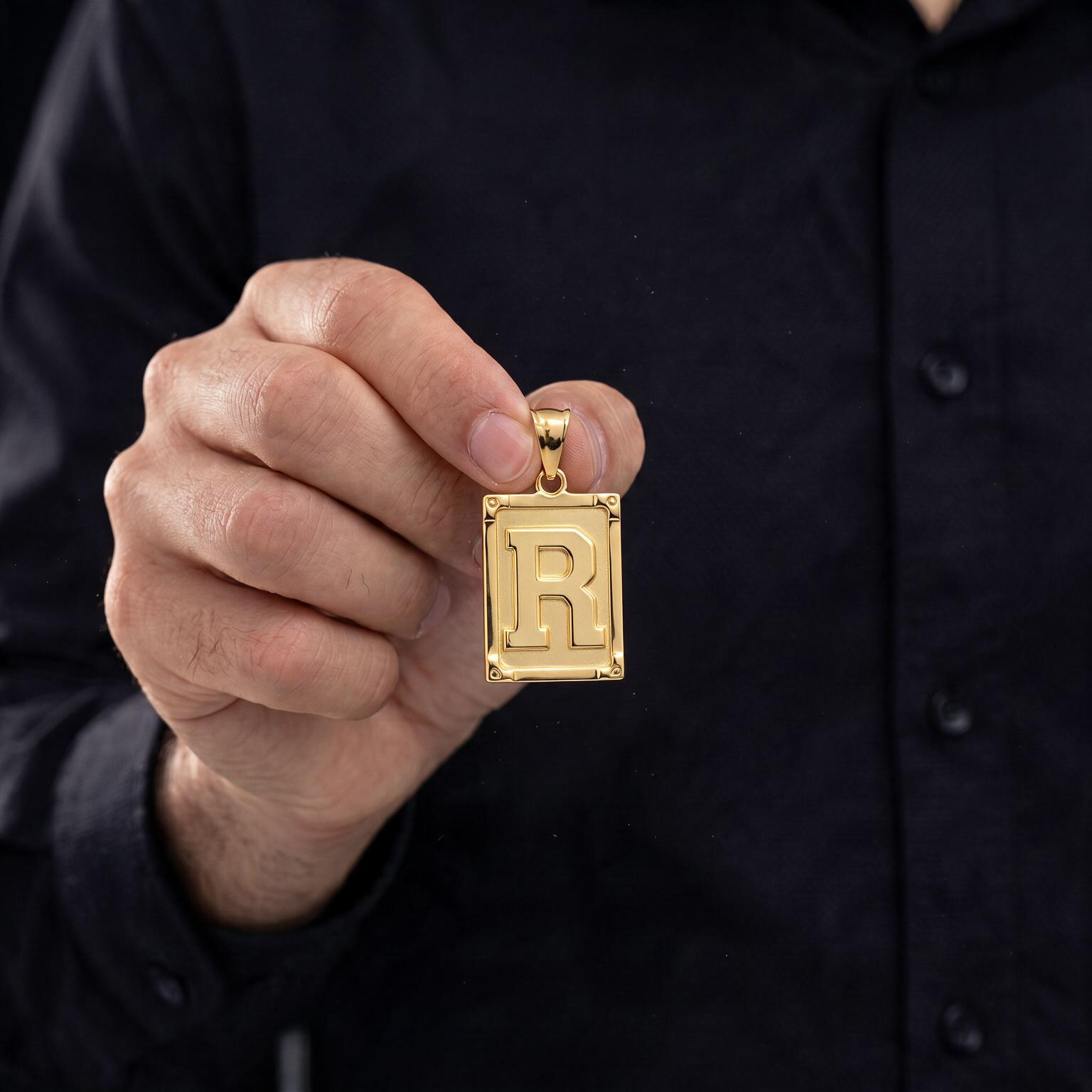 PINGENTE LETRA R NA CHAPA - BANHADO A OURO 18K