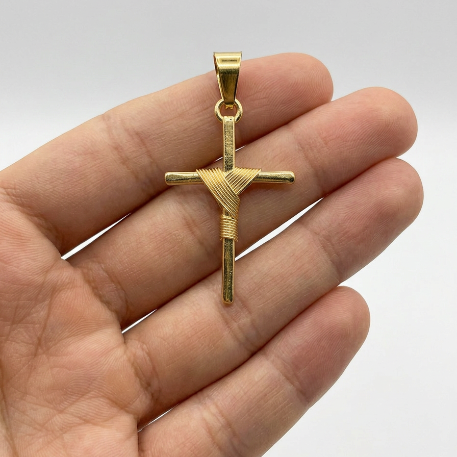PINGENTE CRUZ ENROLADA ROBUSTA P - 4X2,5CM - BANHADO A OURO 18K