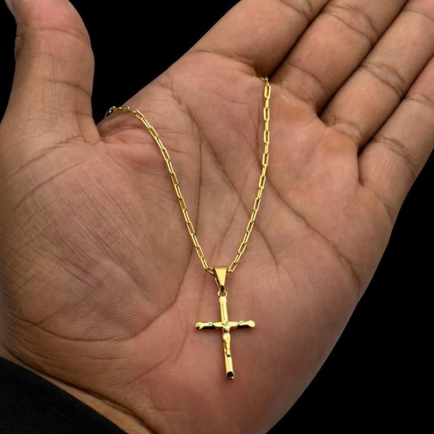 CORRENTE TIJOLINHO DE QUINA 2MM - 70CM + PINGENTE CRUZ PONTEADA COM CRISTO (BANHADO A OURO 18K)
