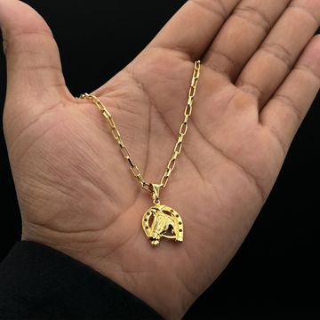 CORRENTE TIJOLINHO 2MM - 70CM (FECHO BOMBA) + PINGENTE FERRADURA PEQUENA (BANHADO A OURO 18K)