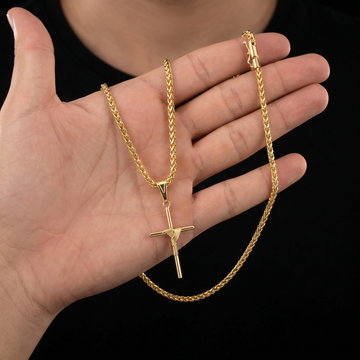 CORRENTE PERUANA 3MM - 70CM (FECHO BOMBA) + PINGENTE CRUZ ENROLADA MÉDIA (BANHADO A OURO 18K)