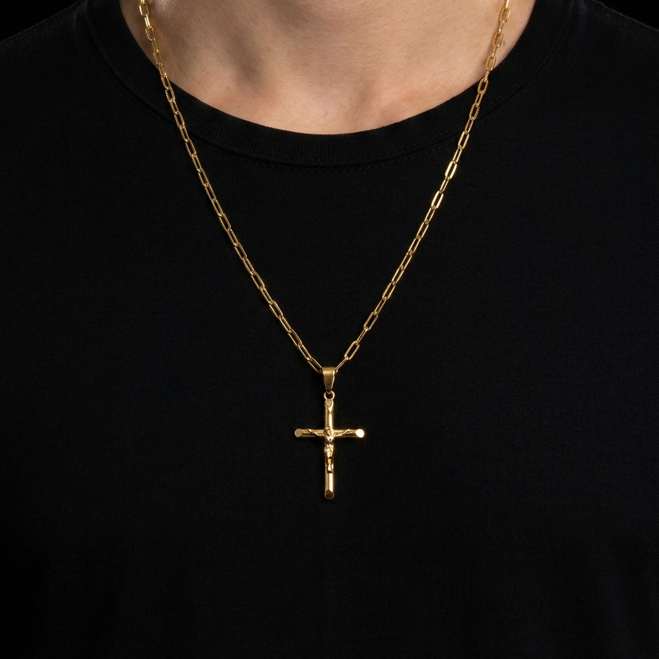 CORRENTE TIJOLINHO DE QUINA 2MM - 70CM + PINGENTE CRUZ PONTEADA COM CRISTO (BANHADO A OURO 18K)