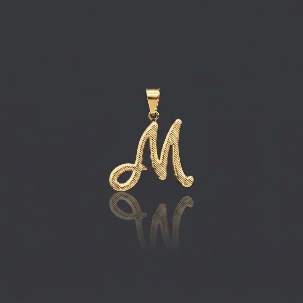 PINGENTE LETRA M VAZADA - BANHADO A OURO 18K