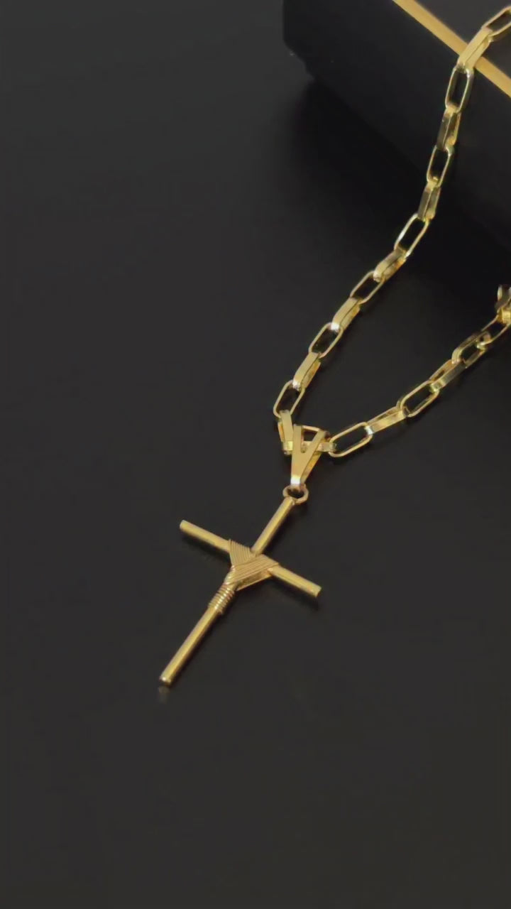 CORRENTE TIJOLINHO 4MM - 70CM (FECHO BOMBA) + PINGENTE CRUZ ENROLADA MÉDIA (BANHADO A OURO 18K)